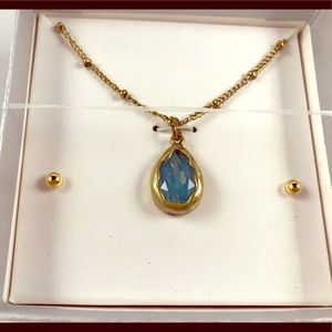 ✅🆕pretty blue crystal and antique gold tone